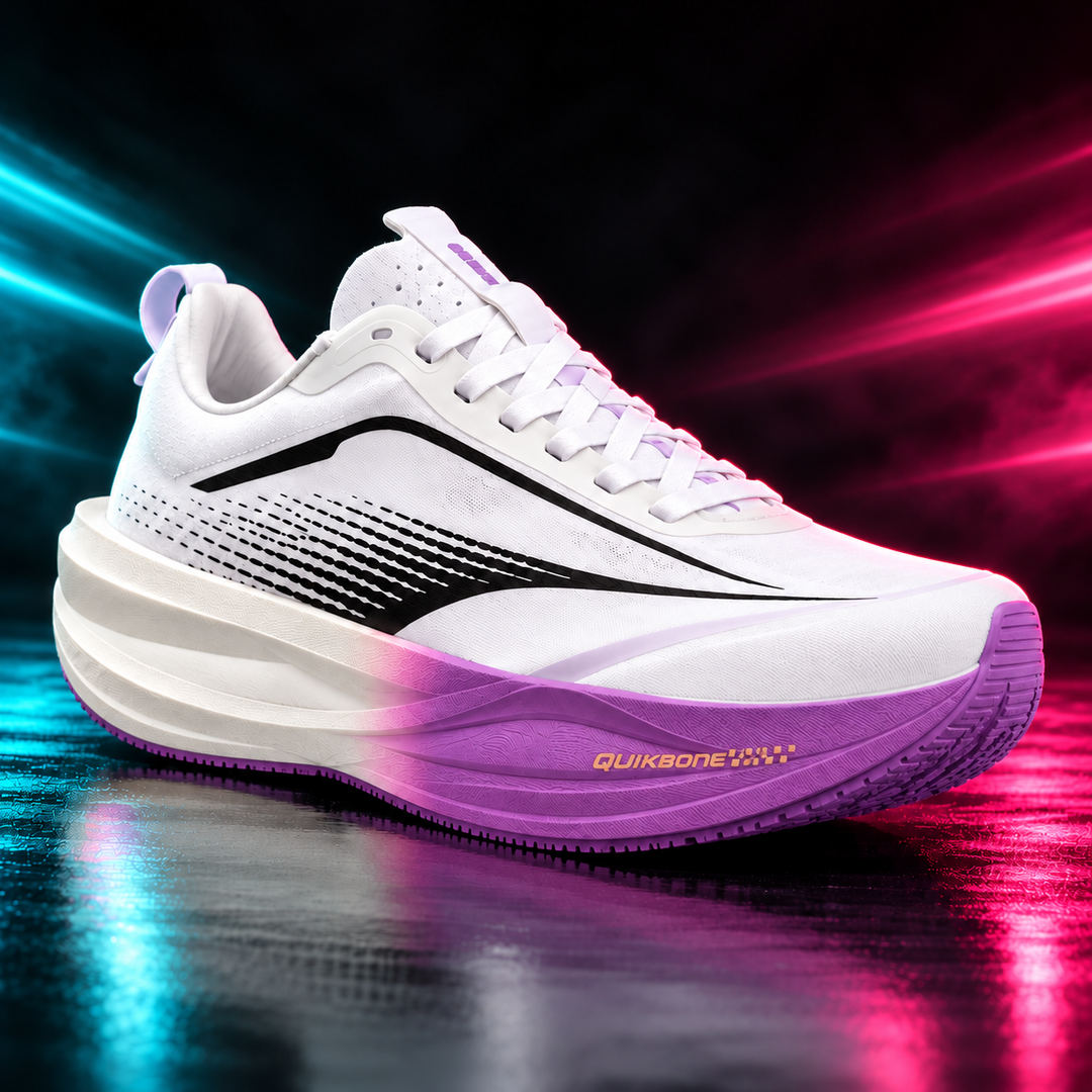 CHUNTA Momentum in White / Lilac, front three-quarter campaign view