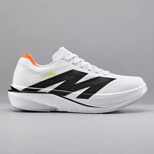 CHUNTA Apex in White / Black, outer lateral view
