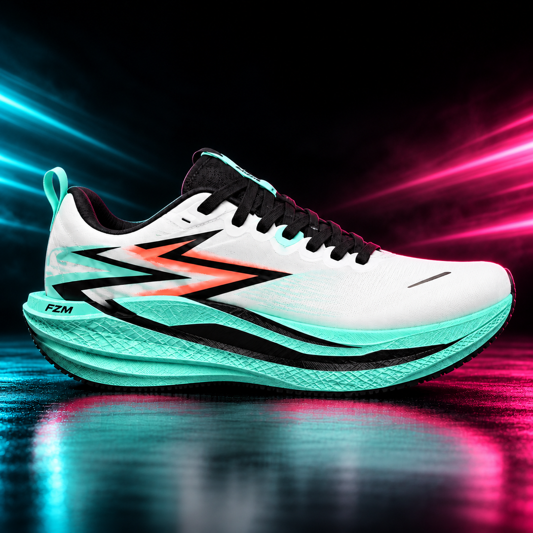 CHUNTA Strike in White / Mint, outer lateral campaign view